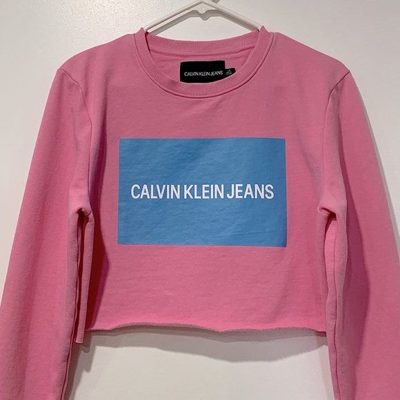 Calvin Klein Tops - 🔥Calvin Klein Cropped Pink Sweater🔥